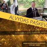 Dainuojantis vedėjas Alvydas Paškevičius