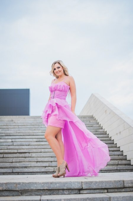 Stilingi, vakariniai drabužiai moterims.