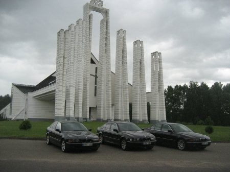 Juodi BMW automobiliai jums....
