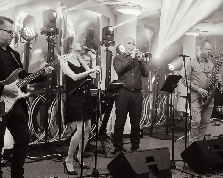 Gyvo garso grupė "Diksai" -  Muzika tobulai šventei !