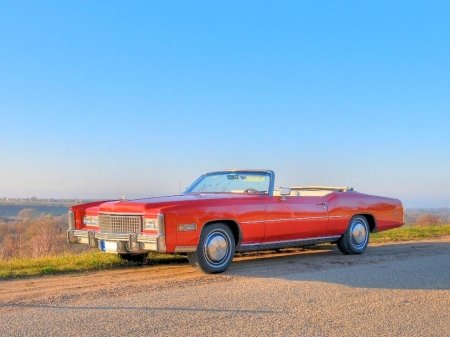 1975m kabrio Cadillac'as