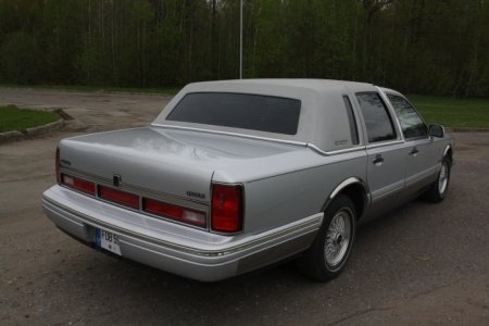 Lincoln Town Car nuoma