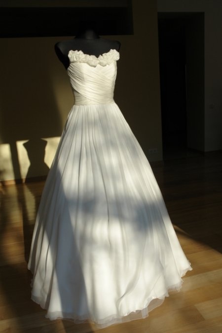 Šilkinė vienetinė dizainerio kurta vestuvinė suknelė
