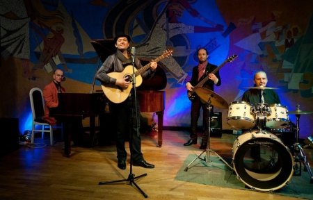 Gyvos muzikos grupė  "Max"