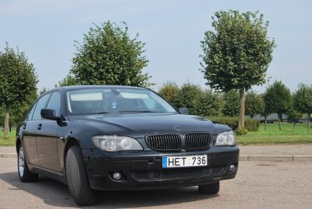 Juodas BMW 7 Longas 2010 m.
