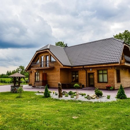Nauja sodyba ant Maudučio ežero kranto, Plateliuose.