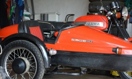 Retro motociklas su lopšiu