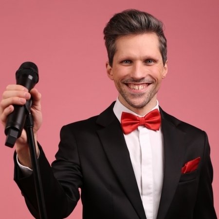 Andrius Janušauskas - profesionalus vedėjas su komanda LT/EN