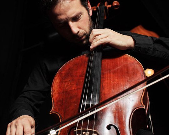 Groju Violončėle Laidotuvėse, Metinėse, Vestuvių Ceremonijose, Furšetuose